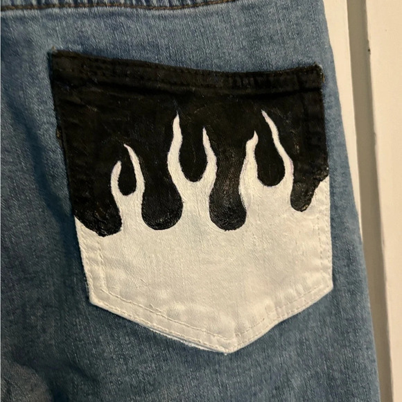 Hand painted Wild Fable Womens Jeans black and white flame design distressed 6 - Picture 5 of 5